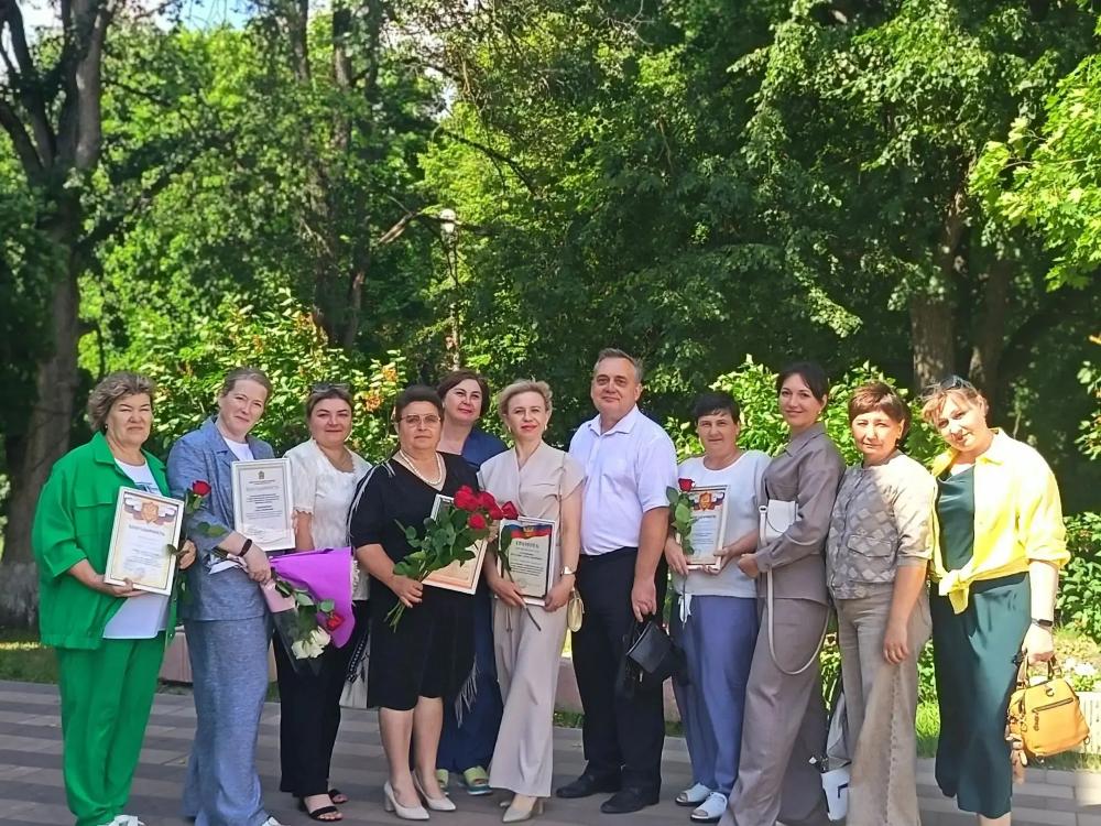 С профессиональным праздником!